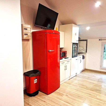 11 - Tres Joli 2 Pieces Tout Equipe Pour 1 A 5 Personnes, Vue Sur Parc Arbore, Parking Privatif Gratuit, Grand Fourgon Possible, Tout Le Linge De Maison Est Fourni Razac-sur-lʼIsle Exteriér fotografie
