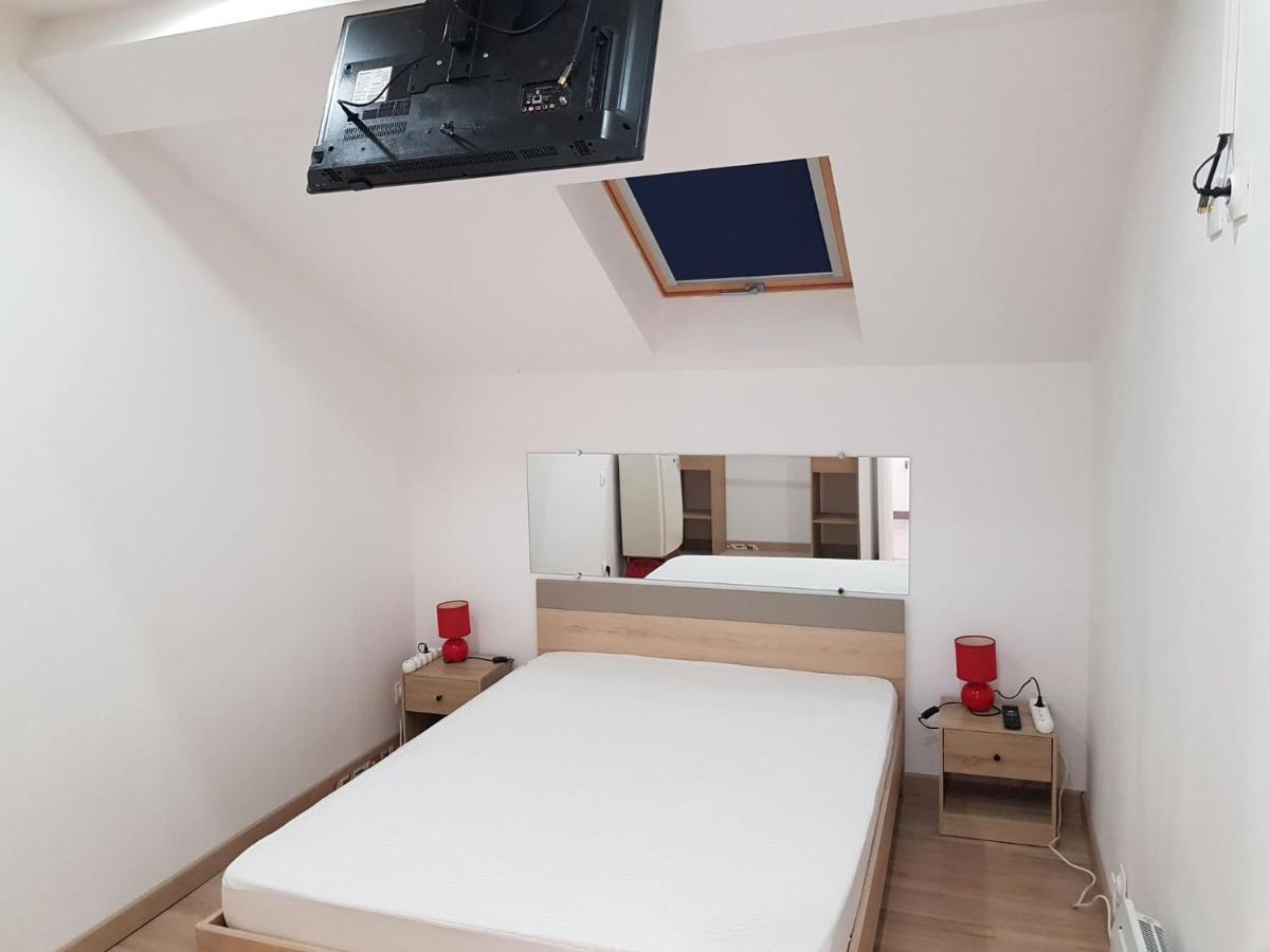 11 - Tres Joli 2 Pieces Tout Equipe Pour 1 A 5 Personnes, Vue Sur Parc Arbore, Parking Privatif Gratuit, Grand Fourgon Possible, Tout Le Linge De Maison Est Fourni Razac-sur-lʼIsle Exteriér fotografie