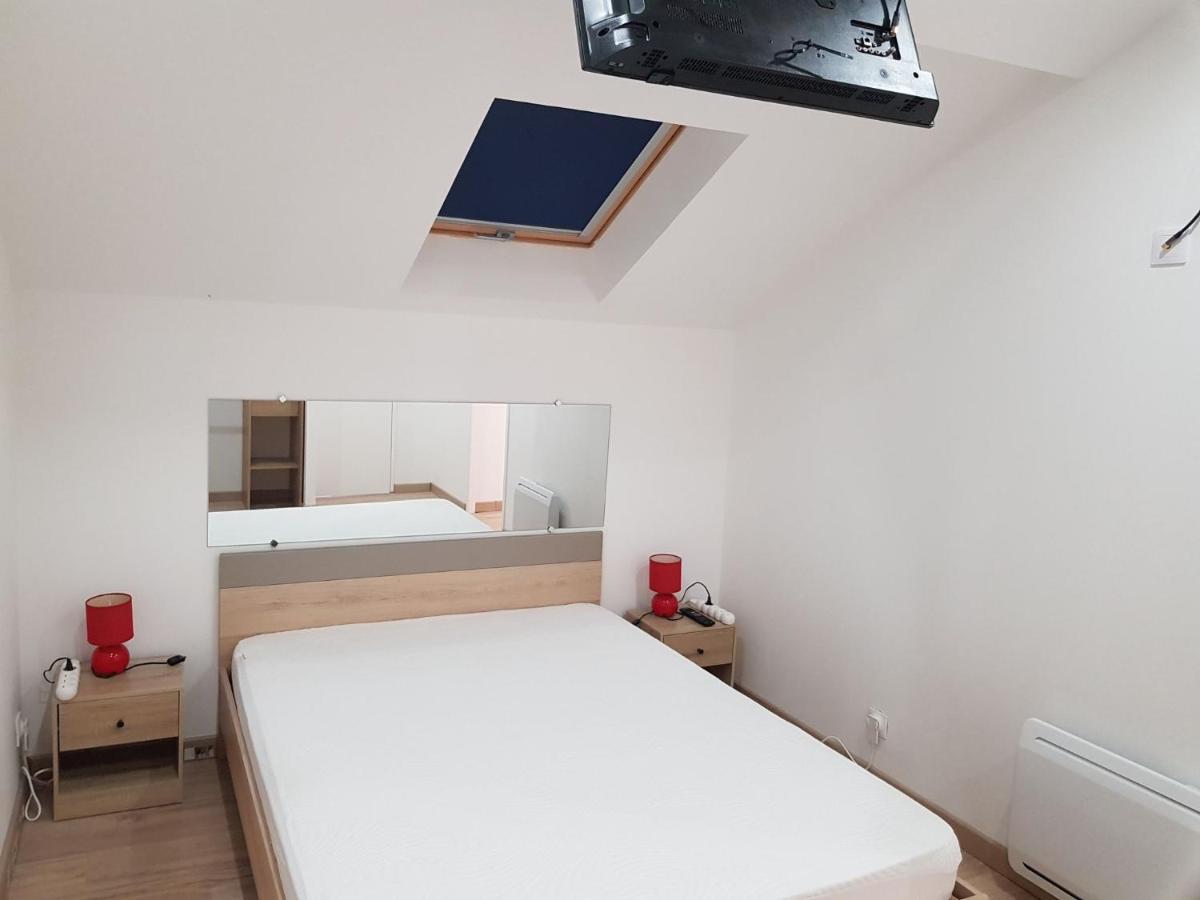 11 - Tres Joli 2 Pieces Tout Equipe Pour 1 A 5 Personnes, Vue Sur Parc Arbore, Parking Privatif Gratuit, Grand Fourgon Possible, Tout Le Linge De Maison Est Fourni Razac-sur-lʼIsle Exteriér fotografie