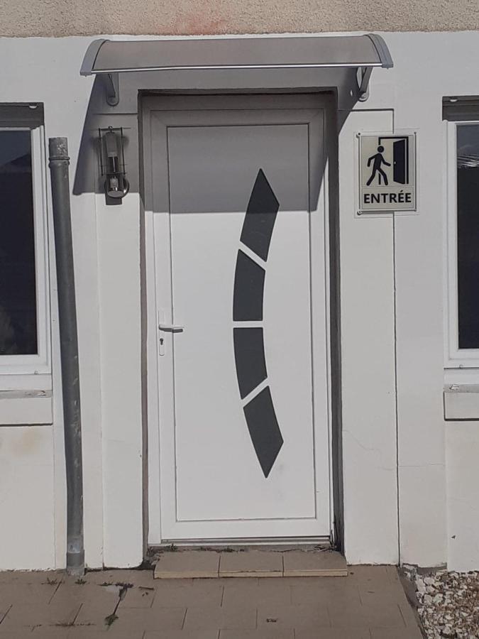 11 - Tres Joli 2 Pieces Tout Equipe Pour 1 A 5 Personnes, Vue Sur Parc Arbore, Parking Privatif Gratuit, Grand Fourgon Possible, Tout Le Linge De Maison Est Fourni Razac-sur-lʼIsle Exteriér fotografie